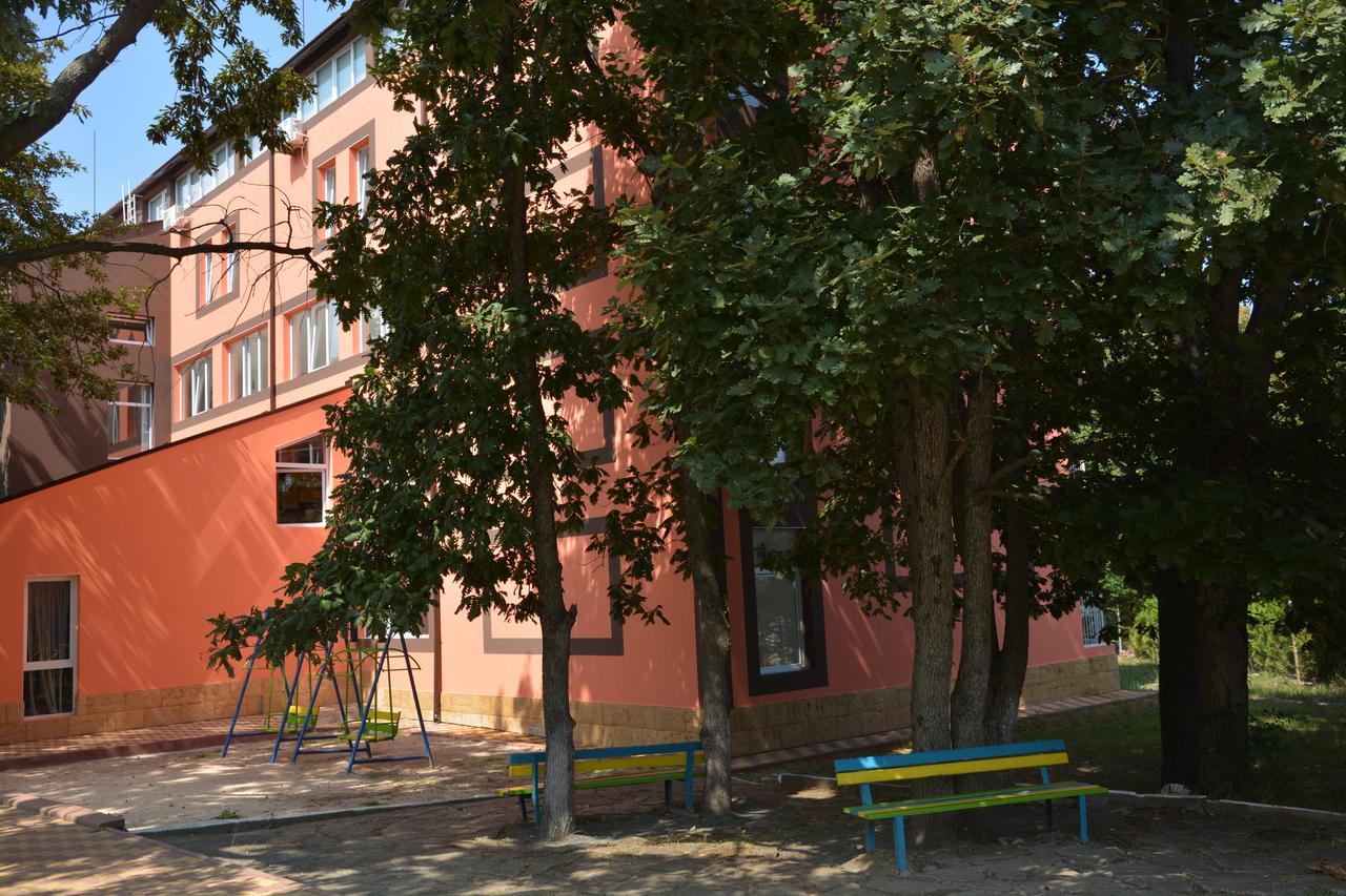 Hotel Neva Kiten  Exterior photo