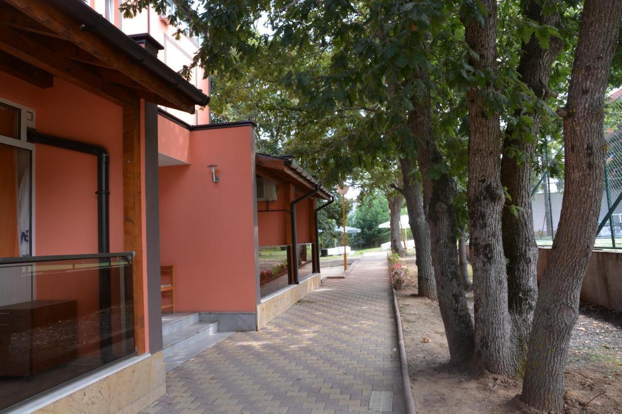 Hotel Neva Kiten  Exterior photo