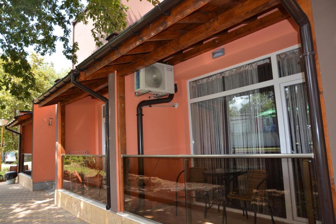 Hotel Neva Kiten  Exterior photo