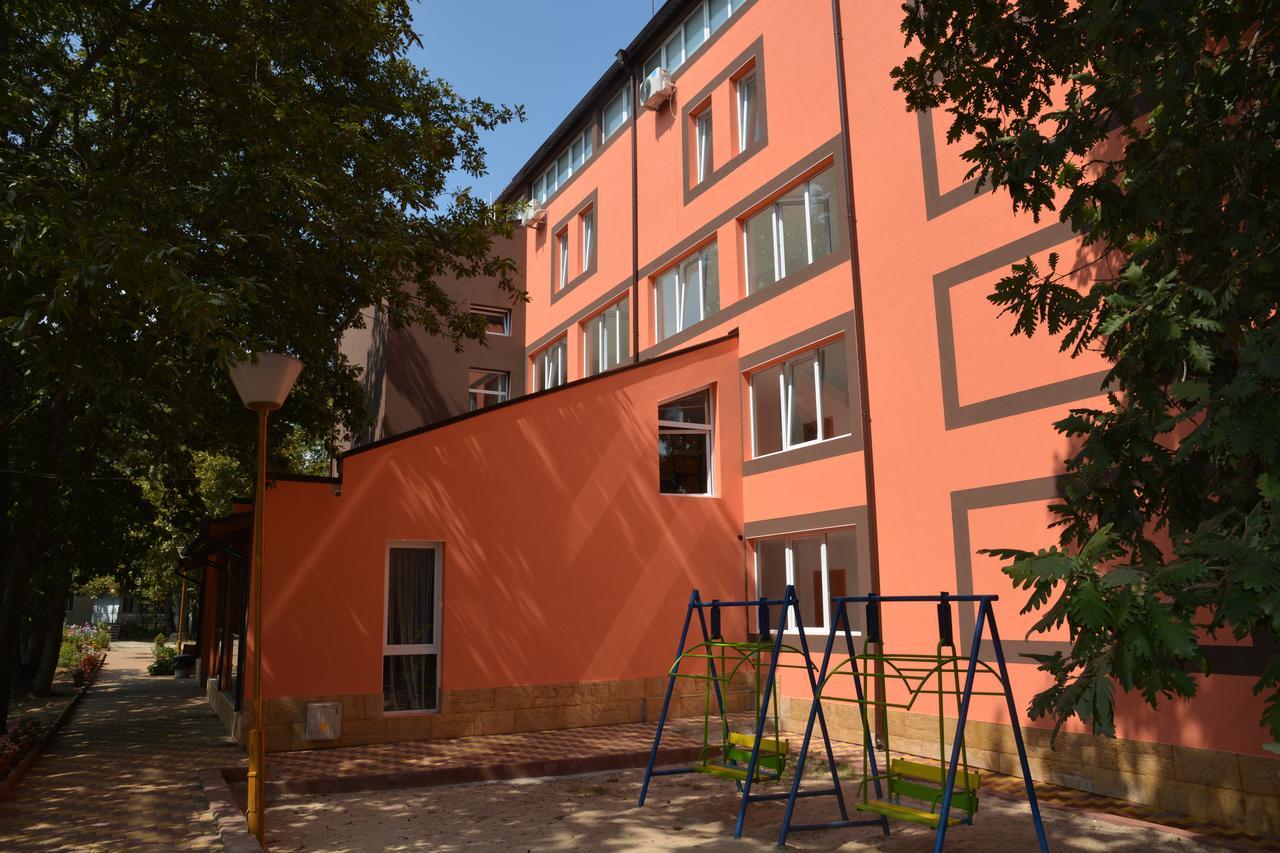 Hotel Neva Kiten  Exterior photo
