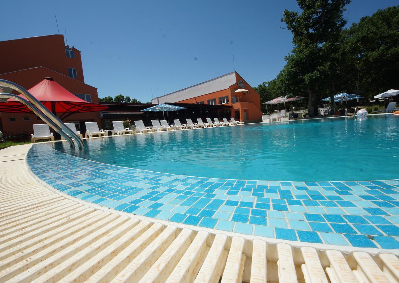 Hotel Neva Kiten  Exterior photo