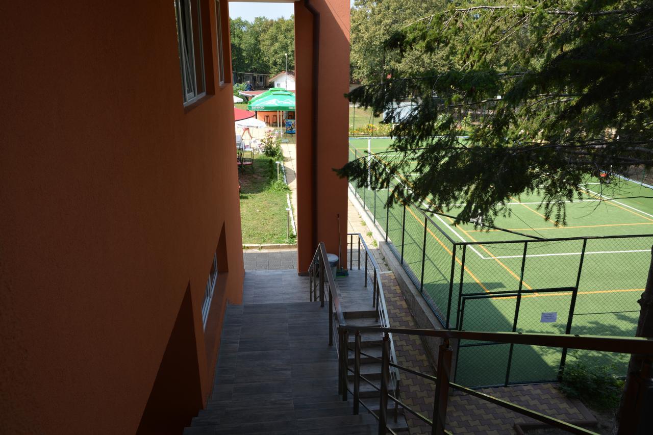 Hotel Neva Kiten  Exterior photo