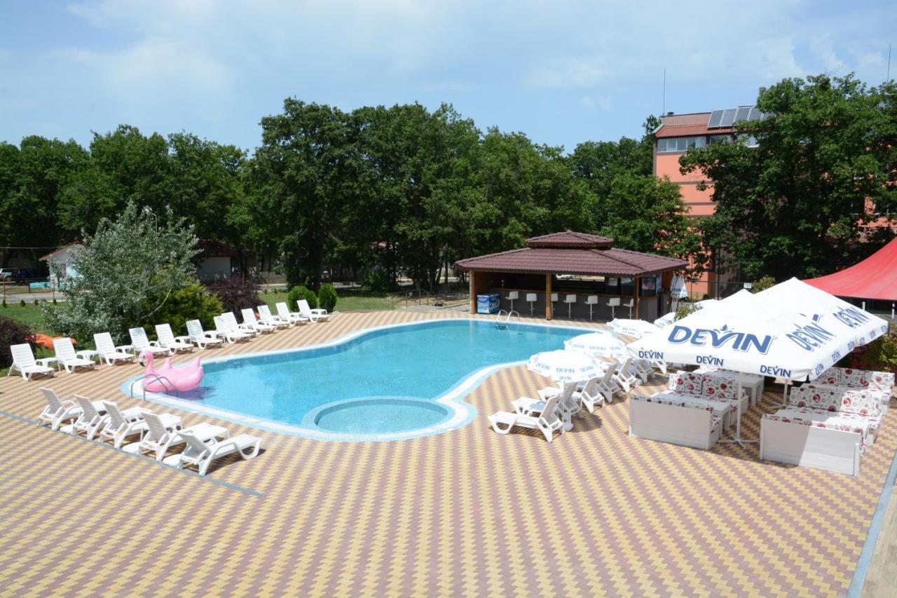 Hotel Neva Kiten  Exterior photo