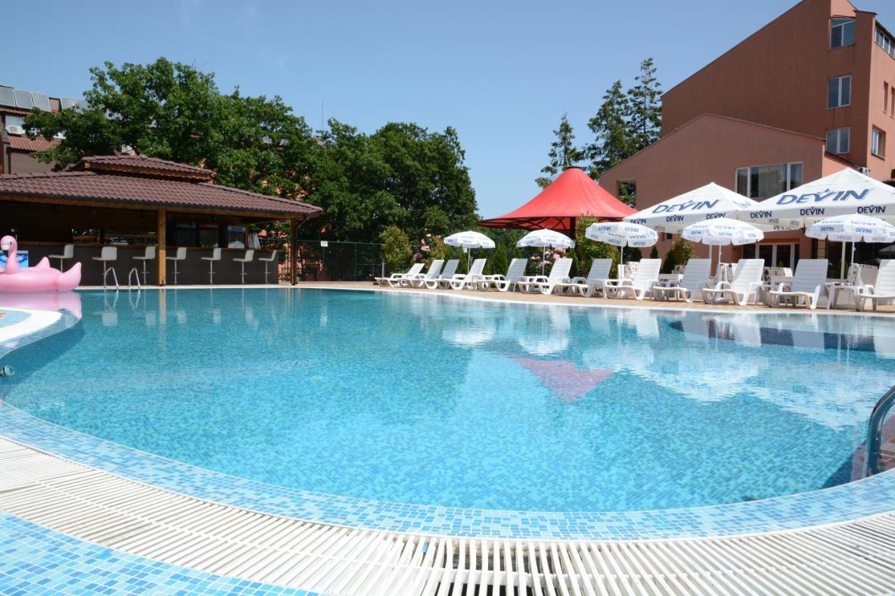Hotel Neva Kiten  Exterior photo