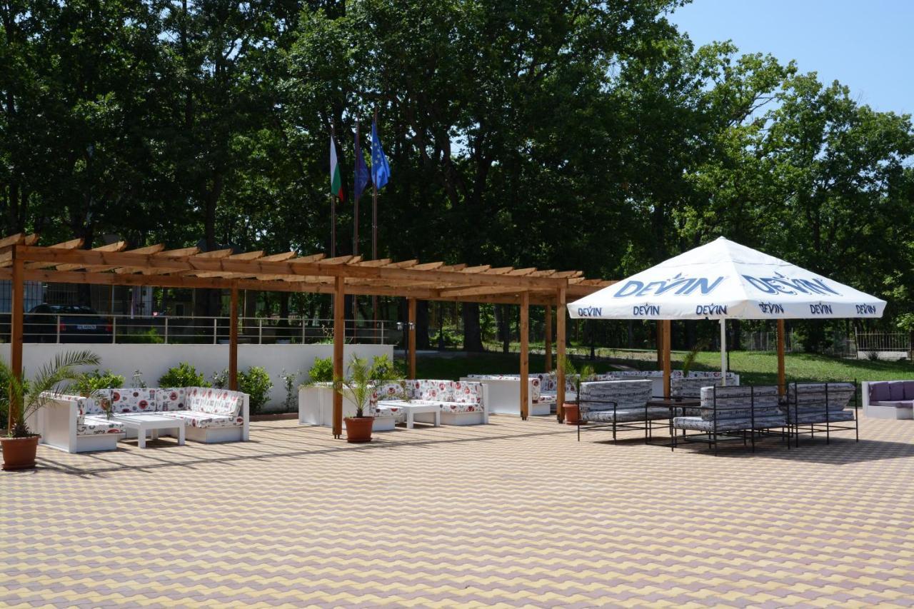 Hotel Neva Kiten  Exterior photo