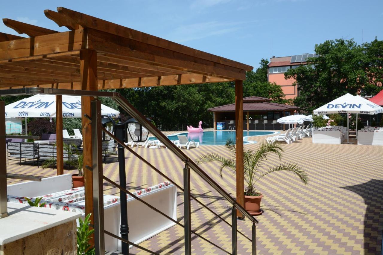 Hotel Neva Kiten  Exterior photo