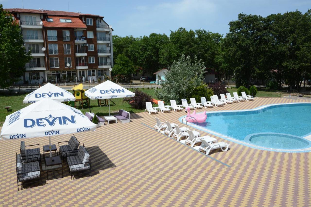 Hotel Neva Kiten  Exterior photo